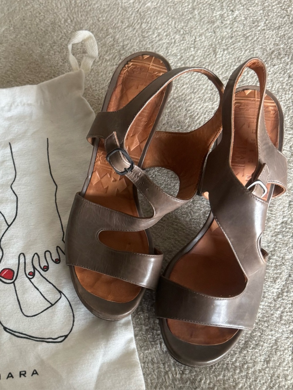 Chie Mihara Olive Heeled Leather Sandals